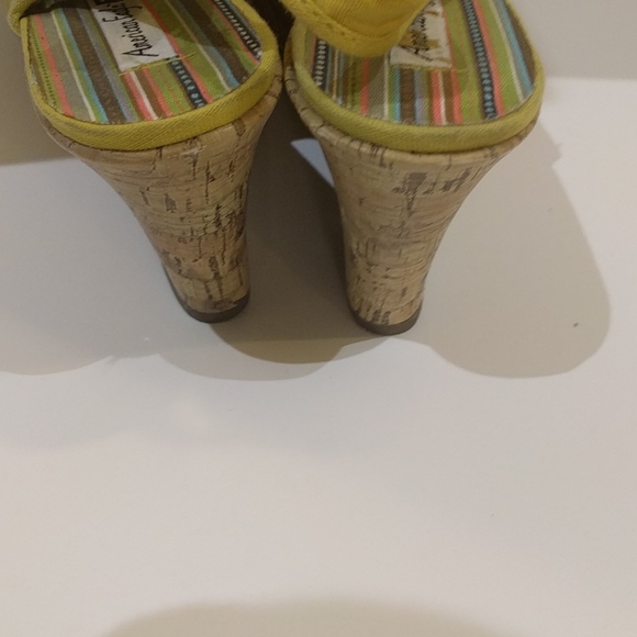 👠👠Mustard open toe wages by American Eagle 👠 - Picture 4 of 7